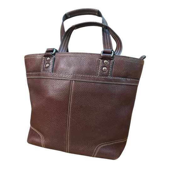 Coach Hampton Brown Pebbled Leather Tote with Structured Design and Dual Straps - Picture 8 of 12